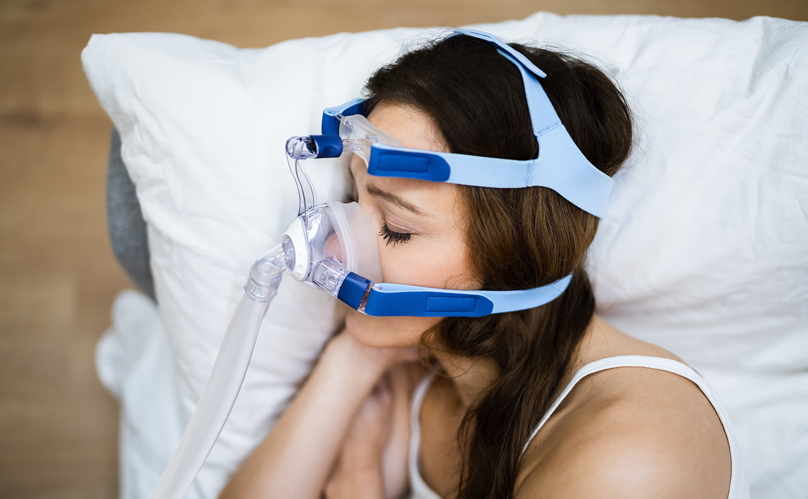 woman sleeping and wearing cpap mask