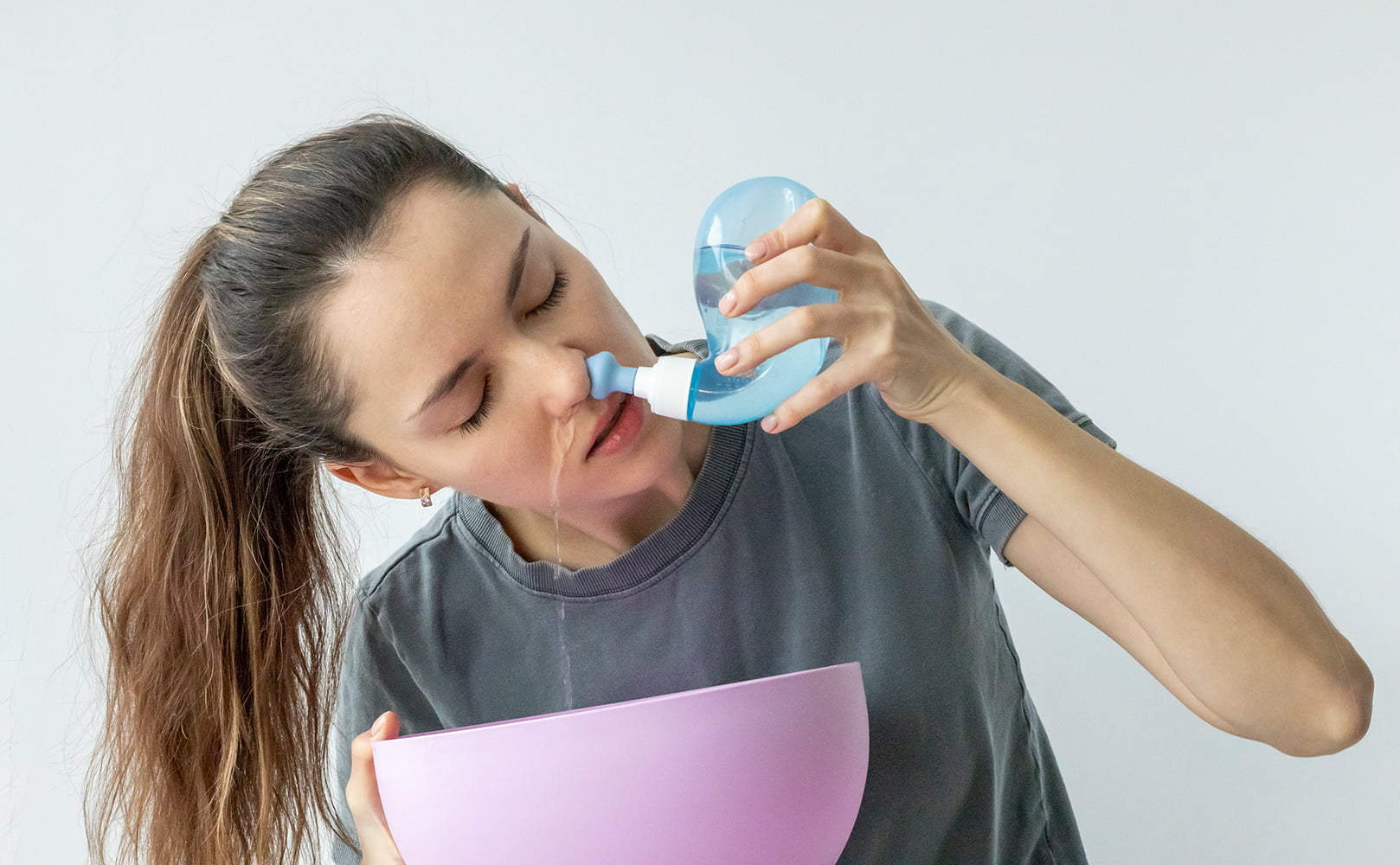 woman using a neti pot